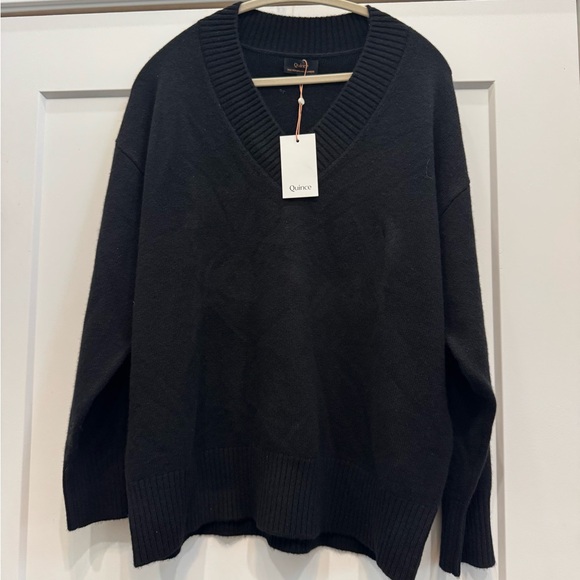 Quince Sweaters - Quince Women's Mongolian Cashmere Oversized V-Neck Sweater Black M